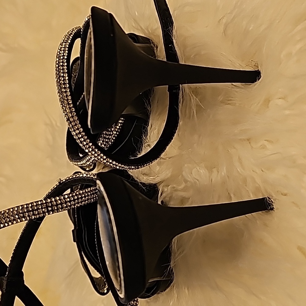 Black Slingback Heels - Picture 5 of 9